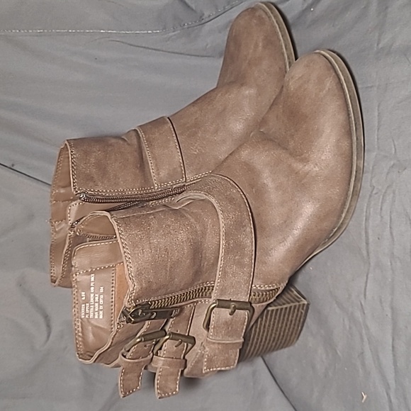 Ankle boots - Picture 1 of 8